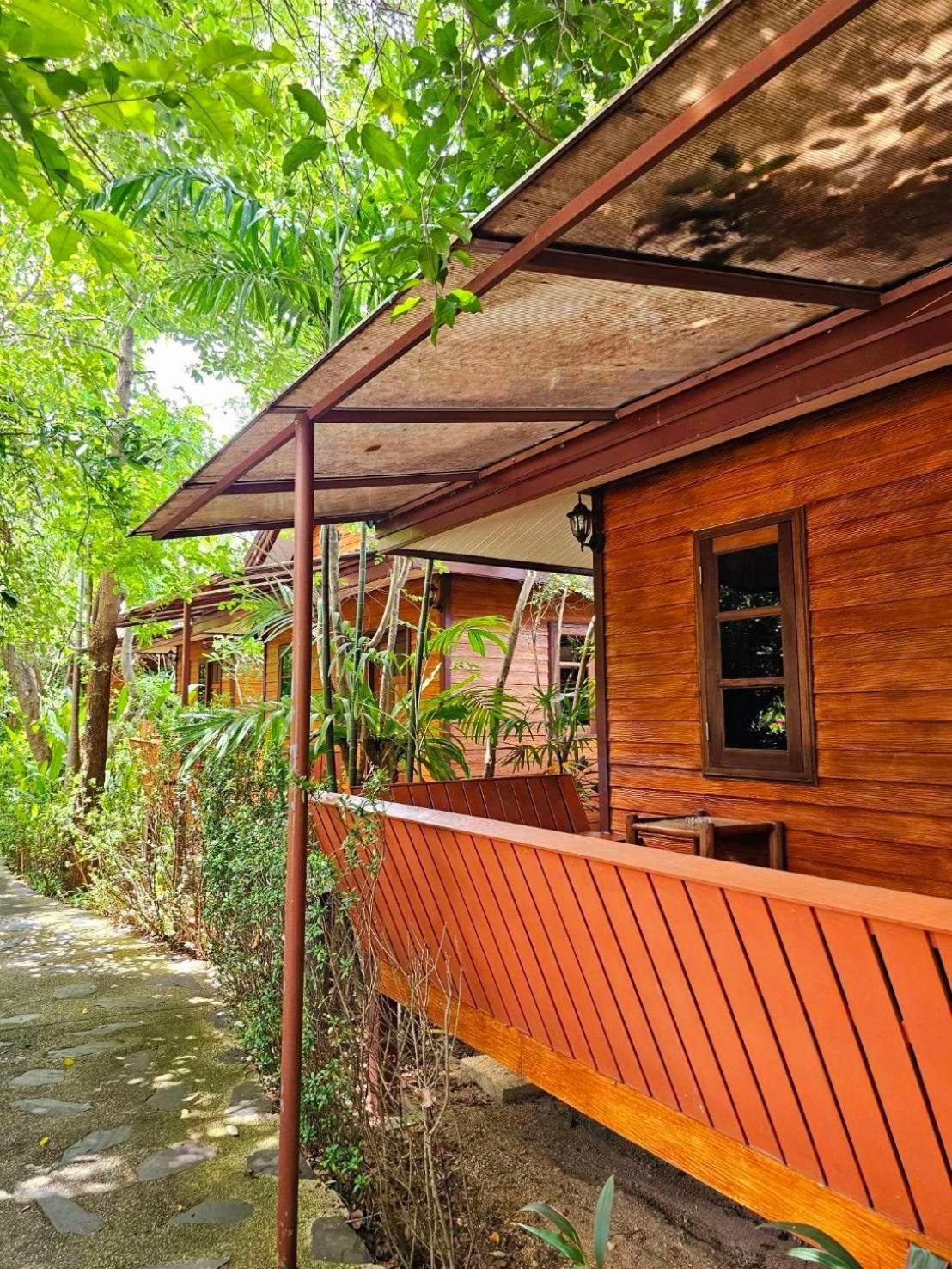 Samran Resort Chalong Exteriör bild