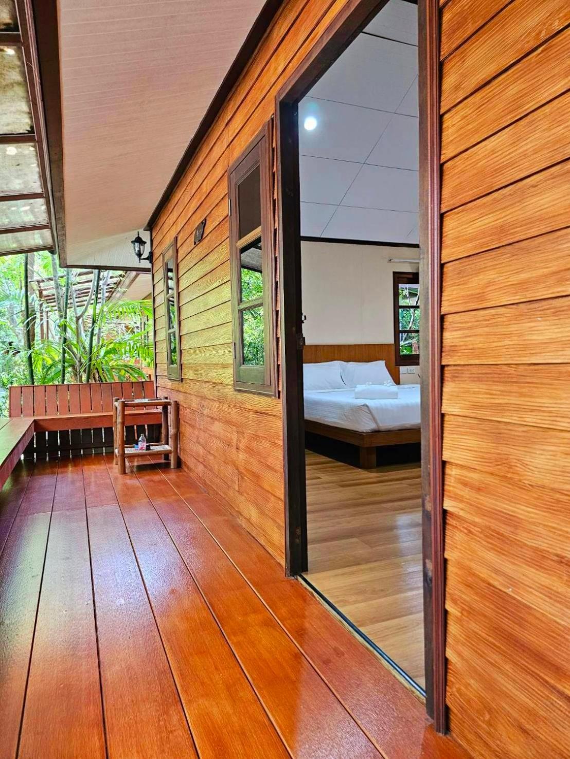Samran Resort Chalong Exteriör bild