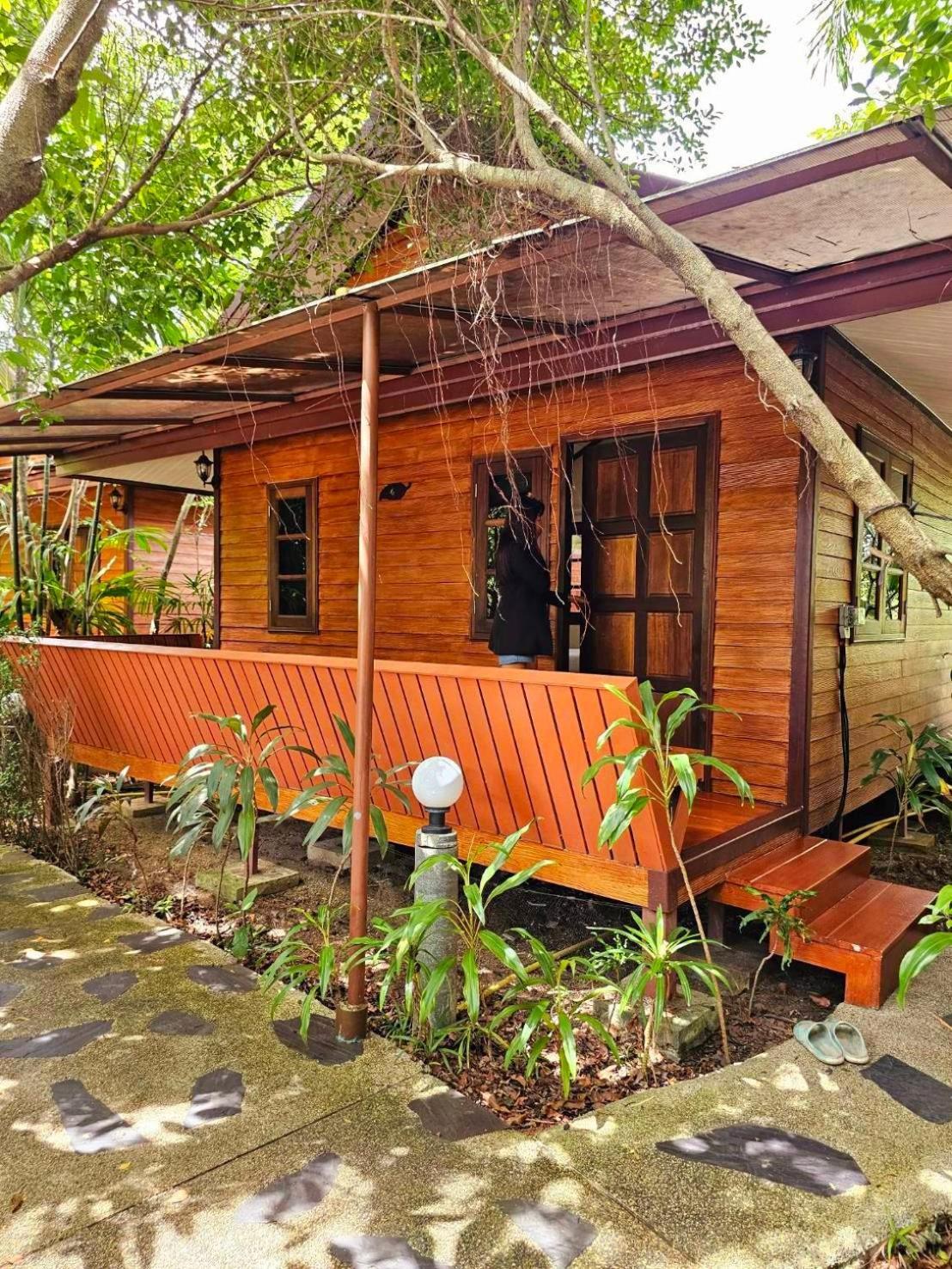 Samran Resort Chalong Exteriör bild