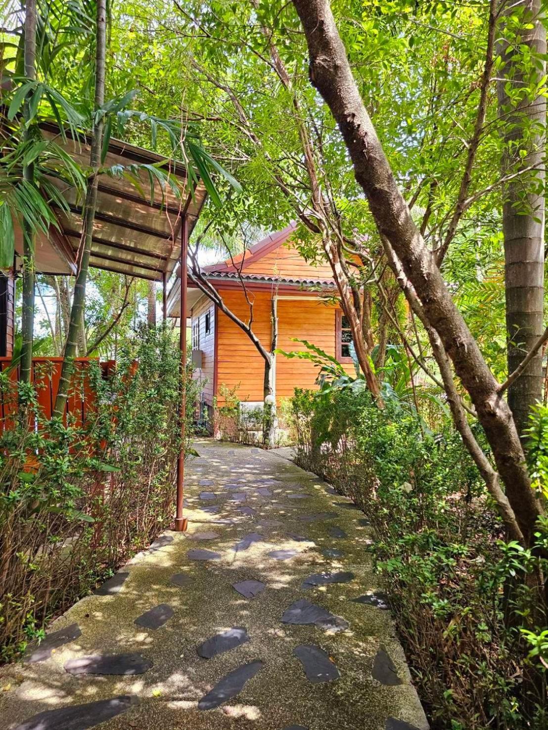 Samran Resort Chalong Exteriör bild